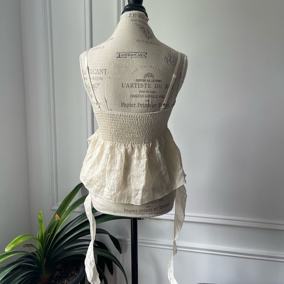 Elegant Cream Sleeveless Top - Picture 3 of 5